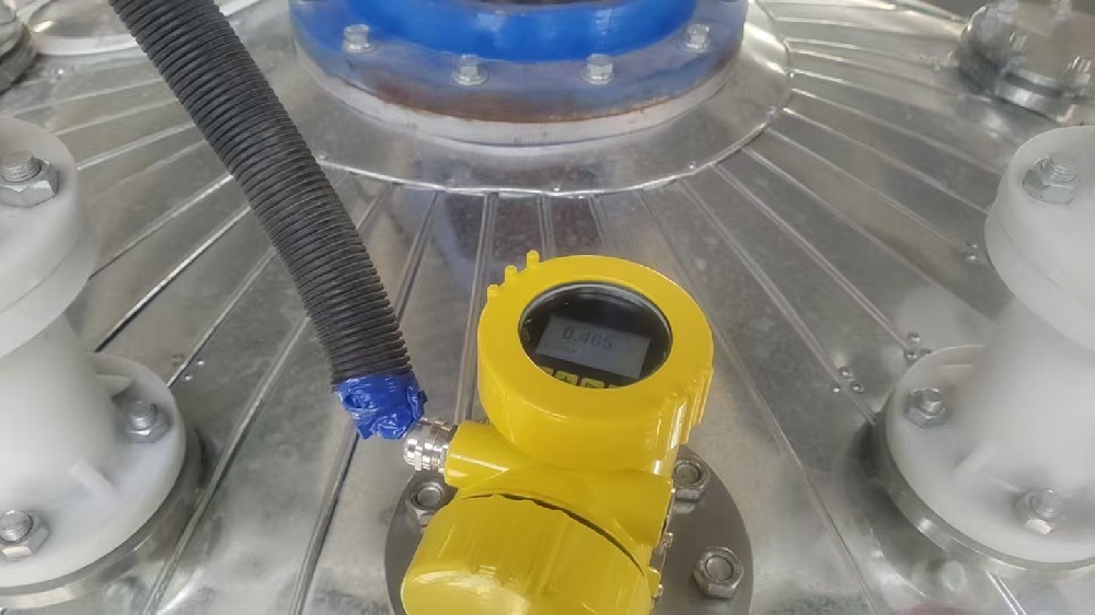 80ghz雷達液位計在攪拌反應釜上的液位測量案例